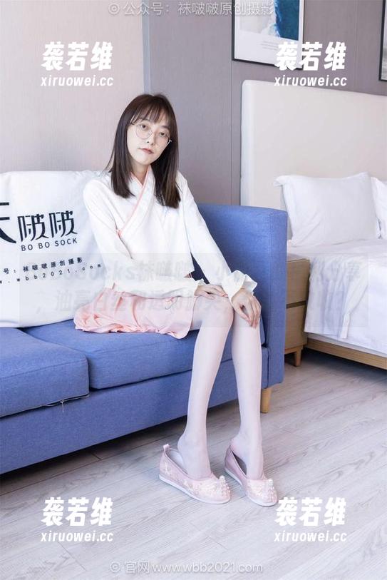 BoBoSocks袜啵啵-小甜豆 BoBoSocks袜啵啵 - 小甜豆的福利分享,油亮白丝和透明脚尖,你敢不敢收?
