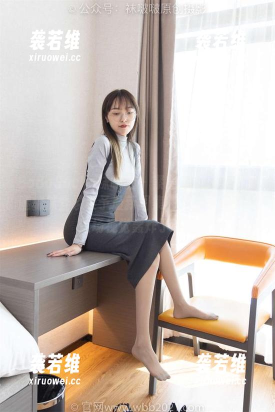 BoBoSocks袜啵啵 - 紧急通知：黑色大腿棉袜登录稚予最新图集，你准备好接受这场视觉轰炸了吗？