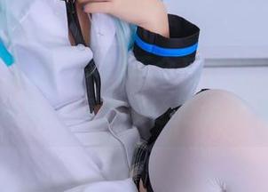 最新图集速递：G44不会受伤的NIKKE爱丽丝，是该叫你女神还是动漫角色呢？