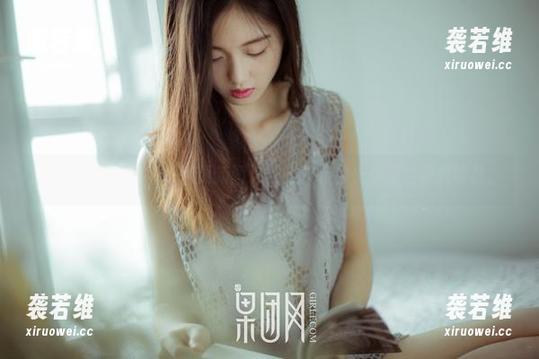 GIRLT果团网-云菲菲 GIRLT果团网 - 每次更新图包,云菲菲的长腿都在跟我较劲。