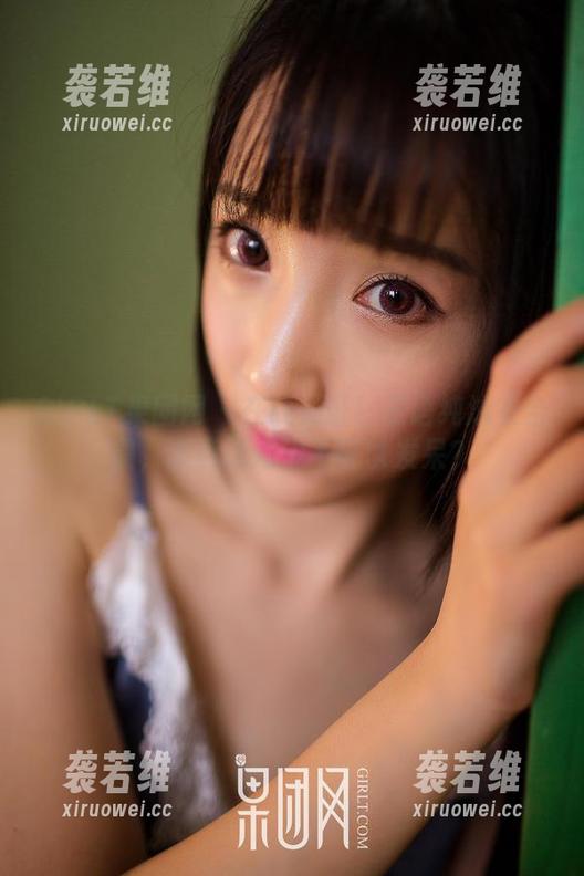 GIRLT果团网-王语纯 GIRLT果团网 - 在线见证!王语纯泳衣合集,谁说泳池边不可以发呆?