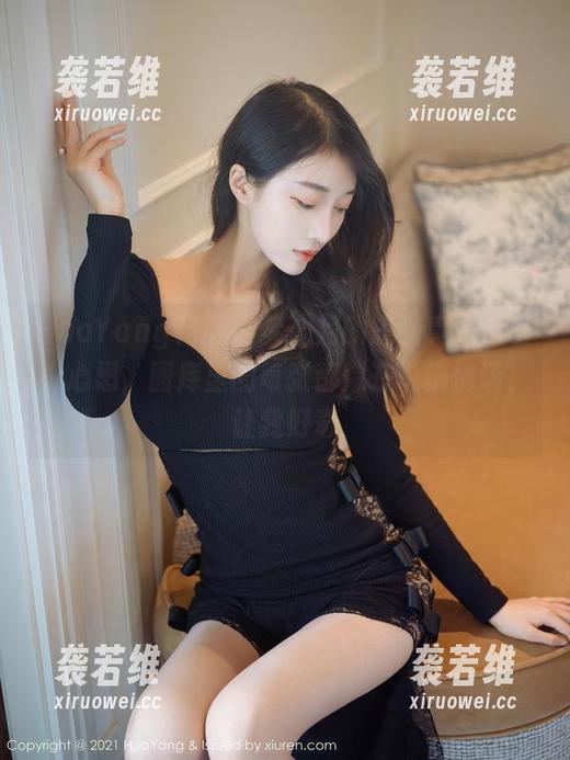 HuaYang花漾-梦心月 HuaYang花漾 - 梦心月的短裤真是透着小心思,图库里的每张都像在说悄悄话,让我好奇