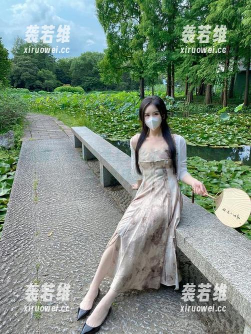 微密圈 - 当艺术遇上无圣光：July芝岚的丝足写真小确幸