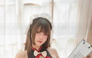 观看KANEKO_咔喵的旗袍，作品好像带着穿越时空的气息，但我不确定。