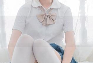 偶尔又被喵糖映画的白裙穹妹作品吸引，分享这神奇的扭曲现实。