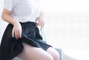 “屁股真大，不对，是体操服太显身材了！”——看！喵糖映画原图里的清纯学妹。