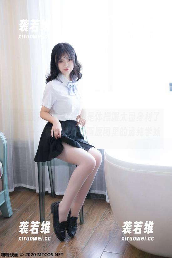 “屁股真大，不对，是体操服太显身材了！”——看！喵糖映画原图里的清纯学妹。