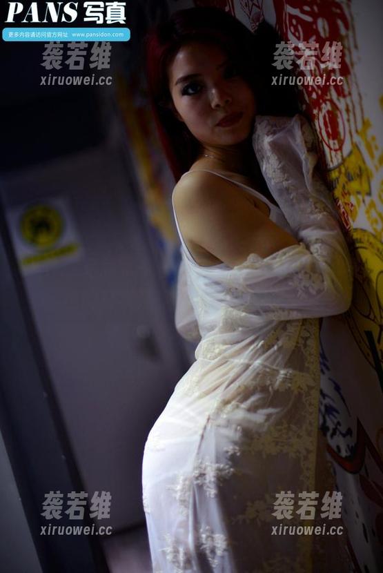 PANS写真-韩美轩 PANS写真 - 韩美轩的私房红裙合集,要说的其实还是那点诱人的沉静。