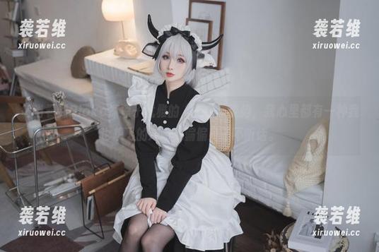 每当看到Rioko凉凉子优雅的“瑜伽”姿势，我心里都有一种我也想飞的冲动，偏偏身子不听话。