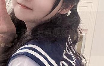 最新作品集：Sayako＿今年4岁与旗袍相遇的那一刻，有点像我喝咖啡时的沉思呢。