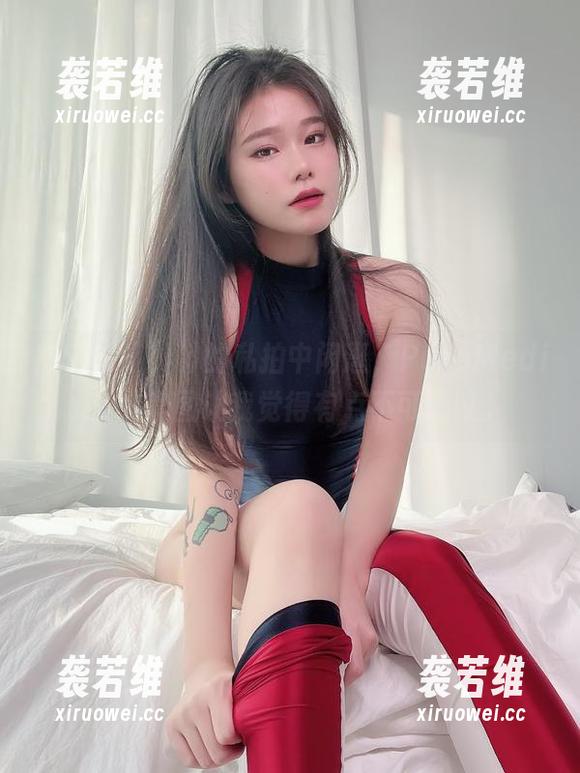 在Sira(시라)的私拍中闲逛，PureMediaVol套图让我觉得有点不可思议。