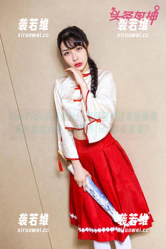 TouTiao头条女神 - 原图里有没有偷偷藏着少女的心事，爱丽莎lisa你说说看？