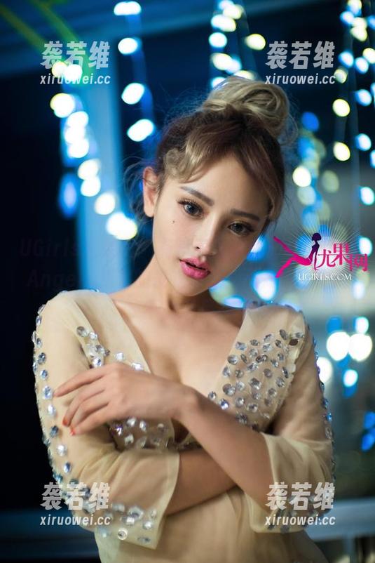 UGirls尤果网 - 有没有人跟我一样，想看Angela楚楚的皮衣资源，不知道这个能不能满足？