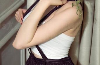 UGirls尤果网 – 伊莉娜和她的旗袍：高清资源让你留连忘返