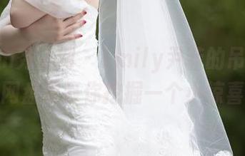 Xiuren秀人网 – Emily尹菲的吊带，在网盘里等你挖掘一个小惊喜