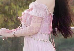 Xiuren秀人网 – 吃白菜的vi菜菜的在线写真：试图用美食掩盖厨房的狼藉