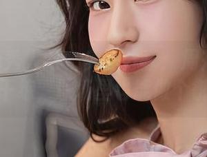 Xiuren秀人网 – 美图分享：周井空的甜美与干练，职场里也能做个御姐！