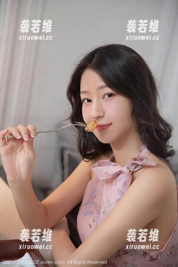 Xiuren秀人网 - 美图分享：周井空的甜美与干练，职场里也能做个御姐！