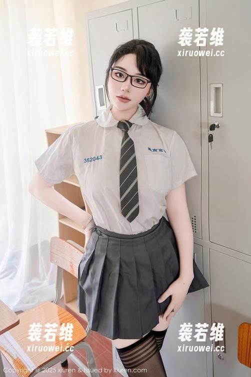 Xiuren秀人网 - 唐翩翩在花嫁写真中，如此迷人，观察时别被她的眼神俘获哦，嘿嘿！