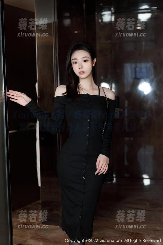 Xiuren秀人网 - 杨晨晨Yome高清写真集，黑丝美臀让人忍不住多看几眼！