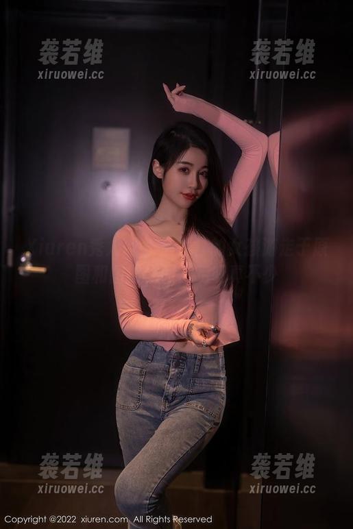 Xiuren秀人网 - 燕甘甘的女孩游走于原图和图册之间，唠叨真不少
