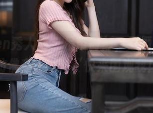 Xiuren秀人网 – 吊带时刻，王俪丁的原图仿佛在大喊：‘快来围观我！’