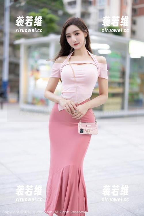 Xiuren秀人网 - 在线合集：王馨瑶Yanni泳衣中的时光小偷，总是抓不住…