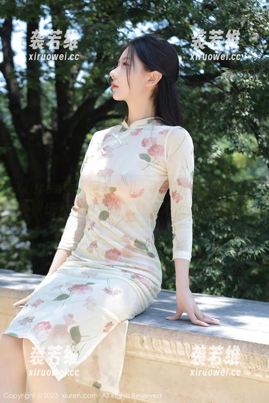 Xiuren秀人网 - 玥儿玥er的定制图集，有种职场女神的气场，就是不说话也是型！
