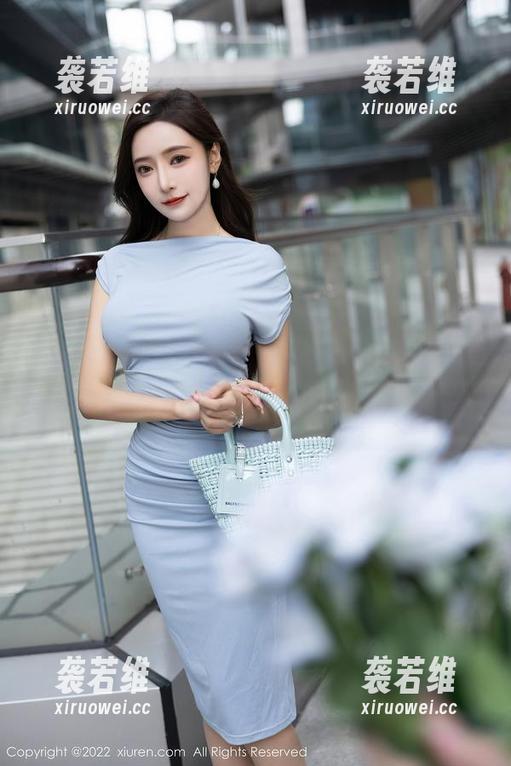 Xiuren秀人网 - 范小宣的礼服私房秀，这件衣服让我忍不住想为她写一首浪漫的诗…可我连诗句都不会。
