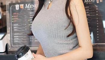 YouMi尤蜜荟 – 看小热巴的美足图册，我的注意力就像被那修长的腿吸走了，难道这是魔术吗？