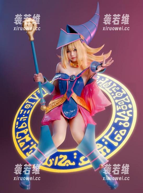 看ZinieQ怎么把黑丝穿出新高度，今天的写真就是那么大胆分享给你！