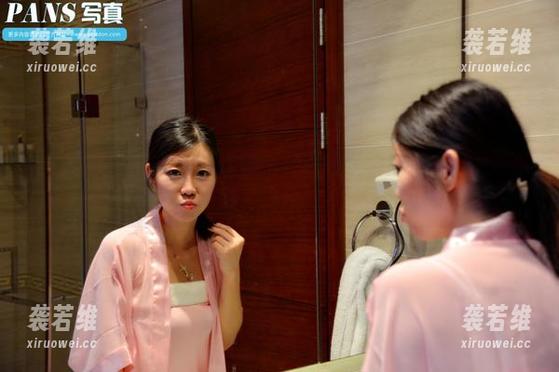pans - 看这“小九”的短裙，究竟是怎么能把眼睛固定在那儿的？