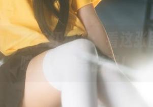 而今rua阮阮在红裙下：看这张图片，连喵星人都会舔屏！