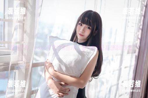 yoko夏宅 精选图集,yoko夏宅的黑丝JK,那个角度让我想说啥来着?