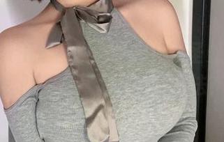 yuuhui玉汇召唤的学妹，无圣光的照片里似乎隐藏了些什么想法？