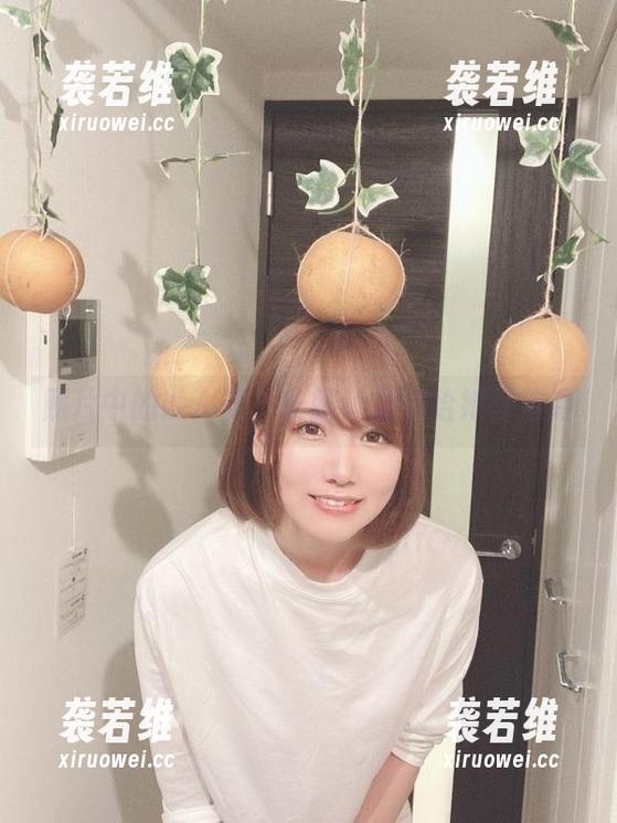 照片中的けん研，长腿让我想给她写首诗