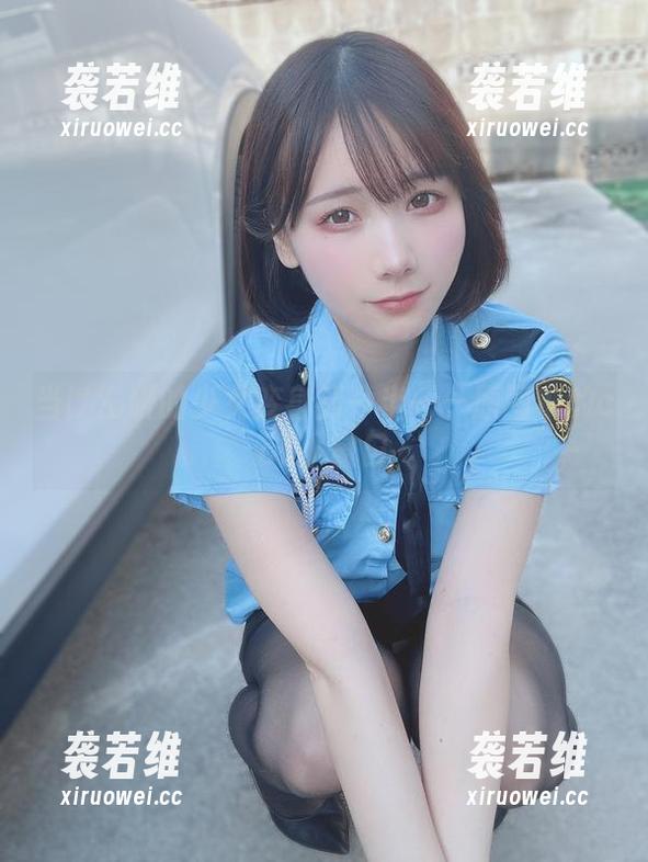 けん研 当けん研的少女变身到一半——原图中的cos小窗口