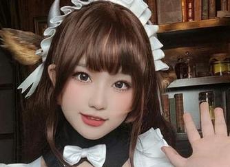 欣赏七七娜娜子的御姐图集，一边叹息：“这气场，我顶不住啊。”