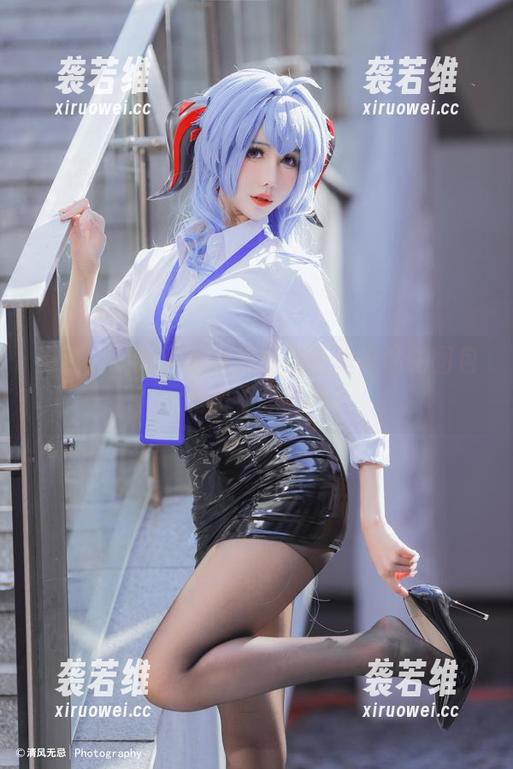仙女月 当我们来到了仙女月的粉色旗袍私拍图包,竟然不想离开?