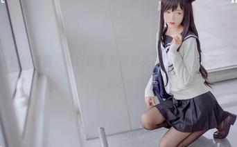 阳光中秀腿的画面，兔玩映画写真集来啦！原图显示，身材不怕比！