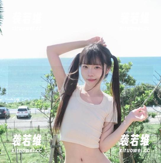 可可小白兔 私拍之旅:可可小白兔电车上的高中生角色扮演,太可爱了吧!