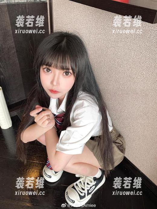 看完大肉丸Amiee最新的“芭芭拉”图包，我只想说，造型师有点问题？