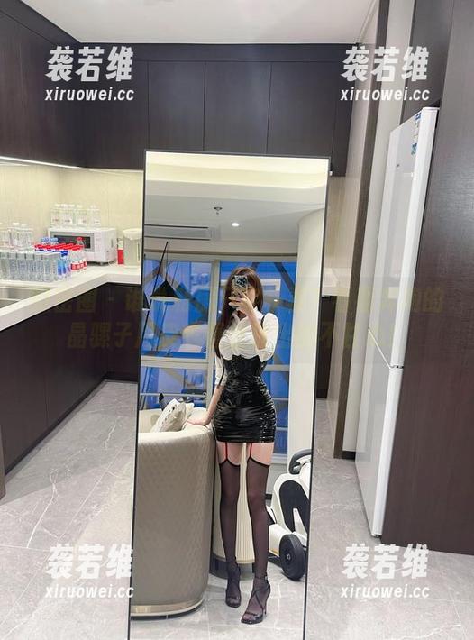 奔跑的晶骡子 微密圈 - 谁说私房只穿朴素?看看奔跑的晶骡子用皮衣蕾丝撩出的不甘心!