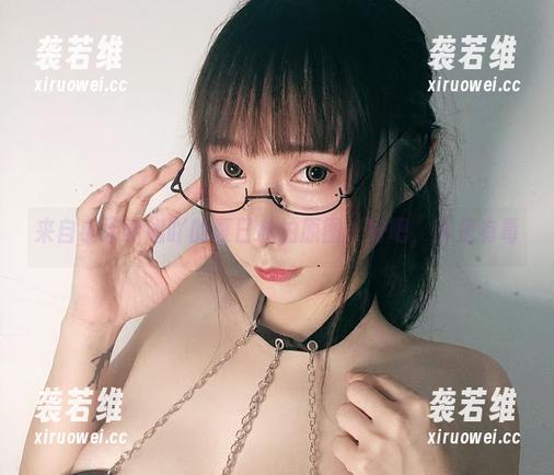 来自小泉学姐吖的夏日私拍原图：好吧，真是有毒