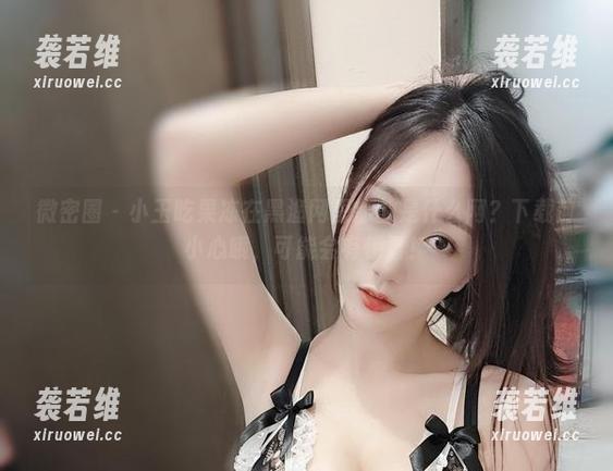 微密圈 - 小玉吃果冻在黑渔网里撒的是什么网？下载前小心哦，可能会有惊喜！