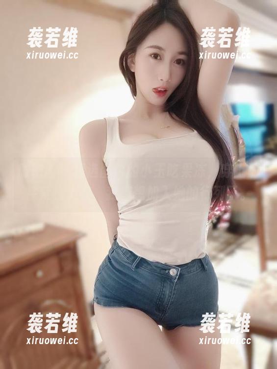 微密圈 - 精选图库的小玉吃果冻，穿上那件紫色上衣，我都想加入她的行列了。