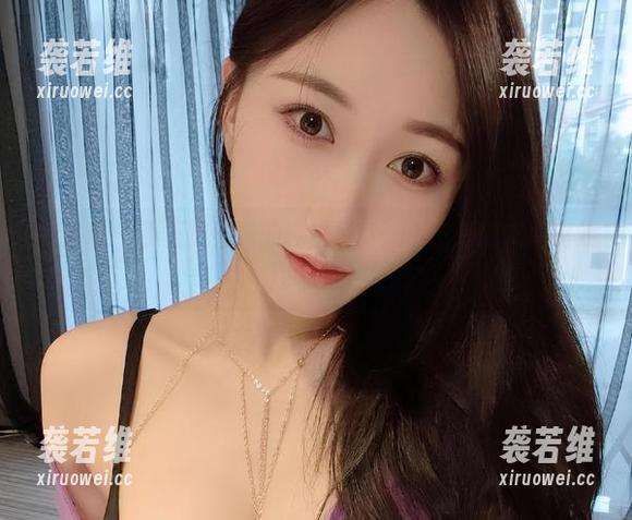 微密圈 - 小玉吃果冻的纯白写真：小清新到底能清新到哪儿？