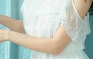 尤果网 – 有她的写真在，王瑞儿的美脚就这么在图库里晃荡，怎能不看？