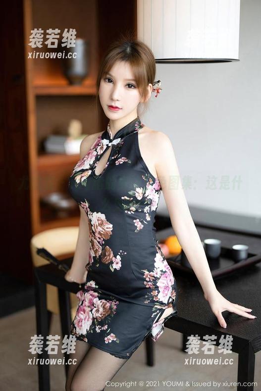尤蜜荟 - icy猪的最新白色图集：这是什么鬼组合！