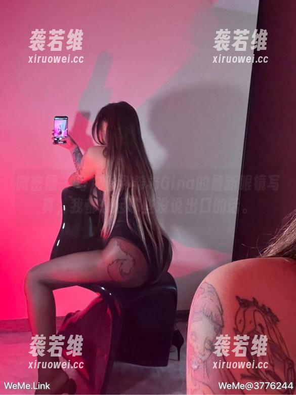 微密圈 - 每次看到希希Gina的最新眼镜写真，我都想起哪些没说出口的话。